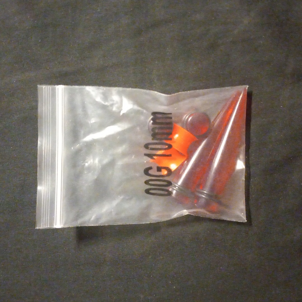 00G 10mm plug/acrylic tapper/silicone tunnels